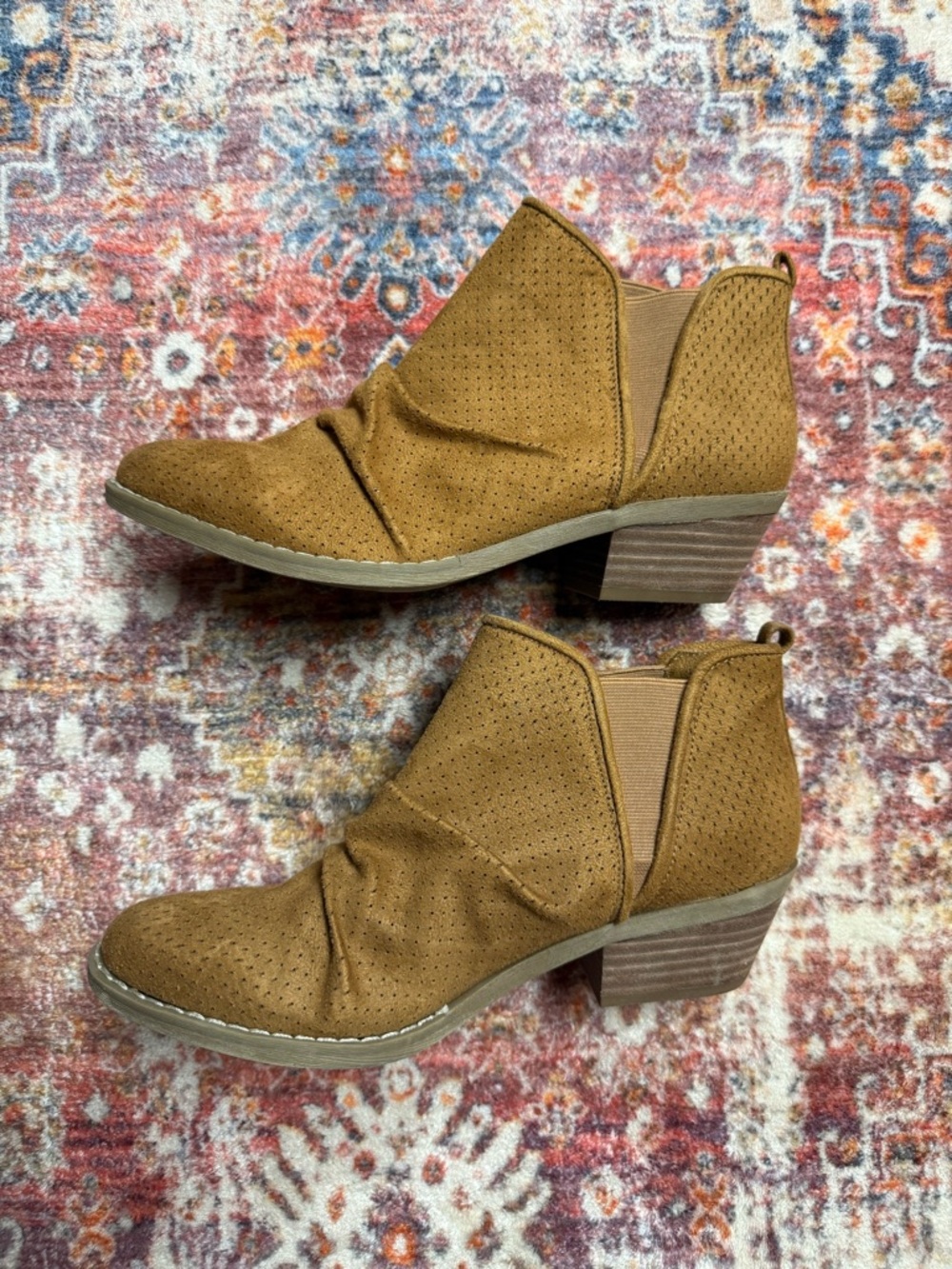 Report Drewe Perforated Ankle Booties Tan 7.5 Low Heel - Picture 4 of 6